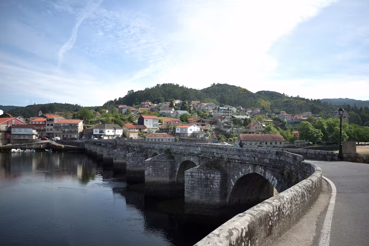 General view of the city of Pontevedra - Panoramic view of the historic centre and Pontevedra estuary