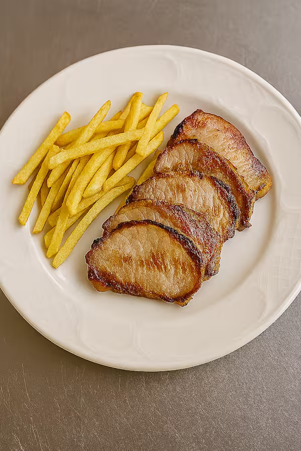 Porzione di Prosciutto Arrosto con Patatine